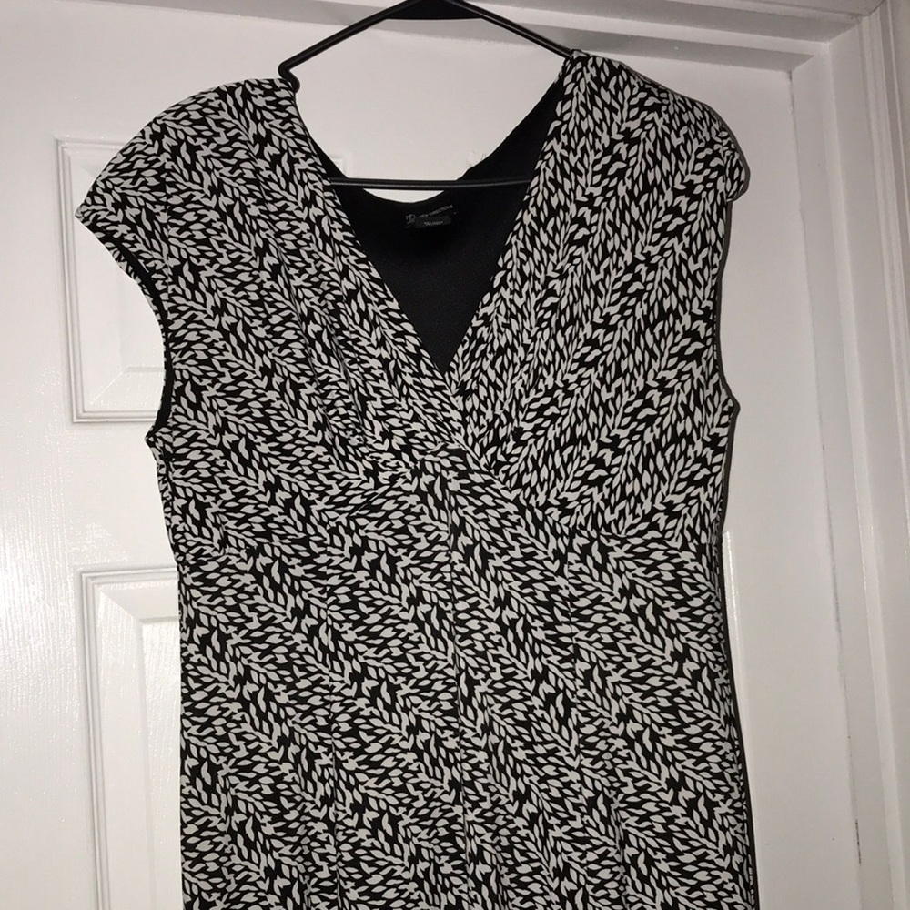 New directions black and white sleeveless dress
